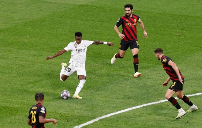 自信且极具 自信且极具